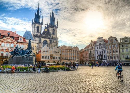 Old Town Square within 20 minutes